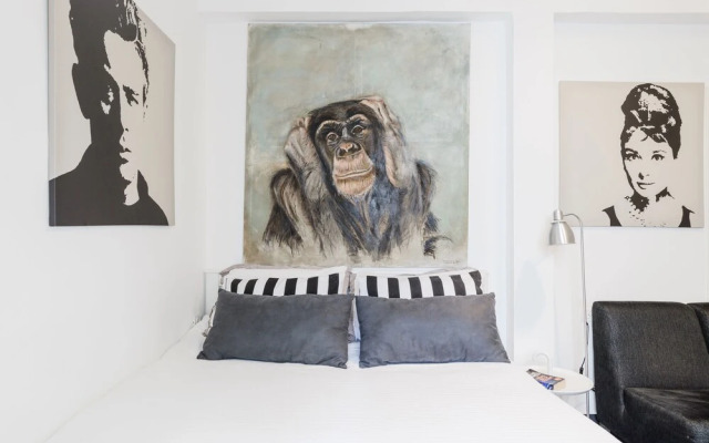 Rothschild Chic Studio