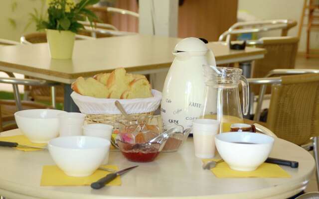 Semi-detached Bungalow With Microwave, in the Great Vendée