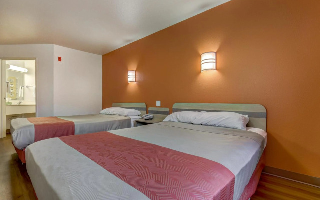 Motel 6 Roseburg, OR