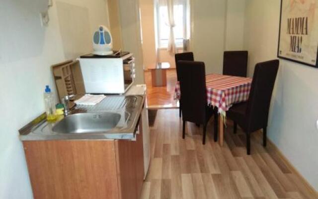 LaRos Apartments