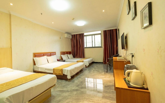 Longyi Hotel (Wuhan Happy Valley Wuhan High-speed Railway Station)
