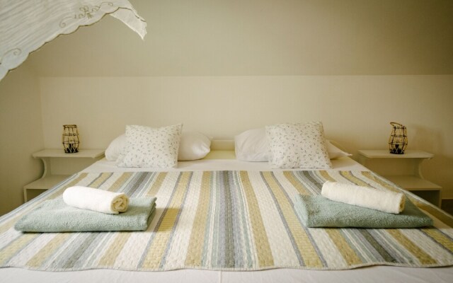 Eco Holiday House, Private Land of 11k sq. Meters!