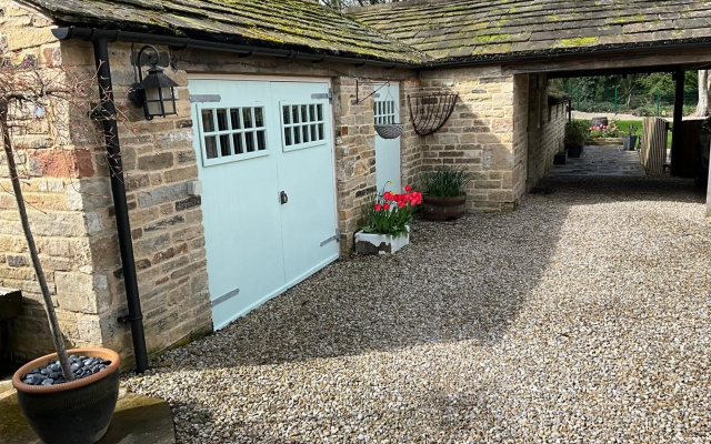 Adorable 1 bedroom guest house with free parking