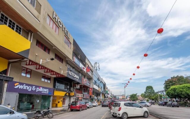 Swing and Pillows at PJ SS2