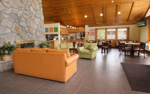 Comfort Inn & Suites Syracuse-Carrier Circle