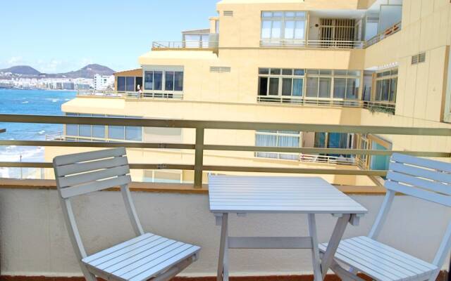 Flatguest Pool and beach