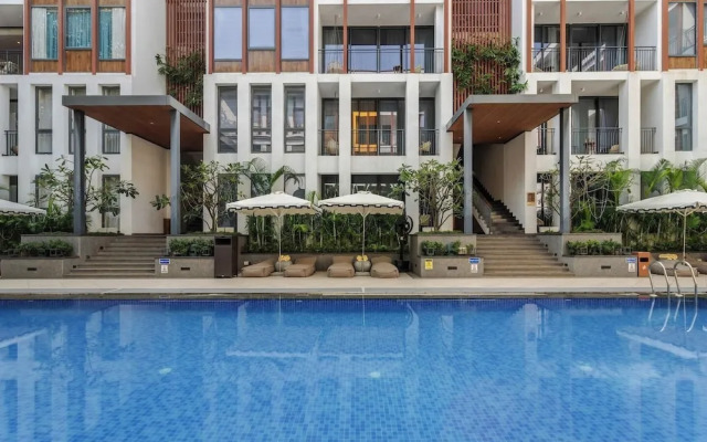 Hidden Gem Luxe Suite w Pool View - 1km to Beach