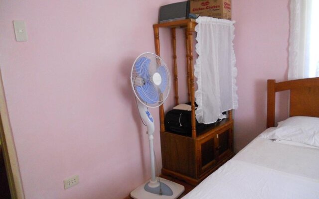 Chona and Christophe Guesthouse - Masbate
