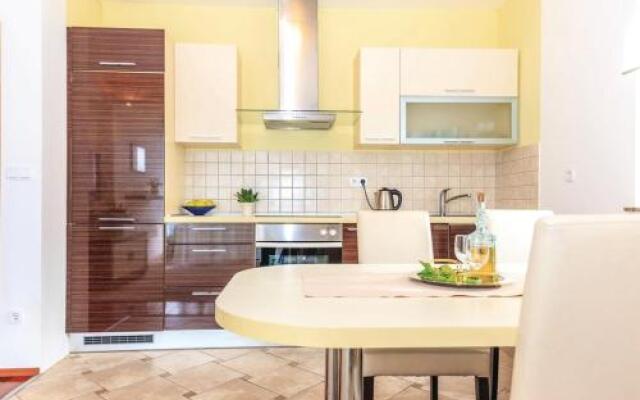 One-Bedroom Apartment in Dramalj X