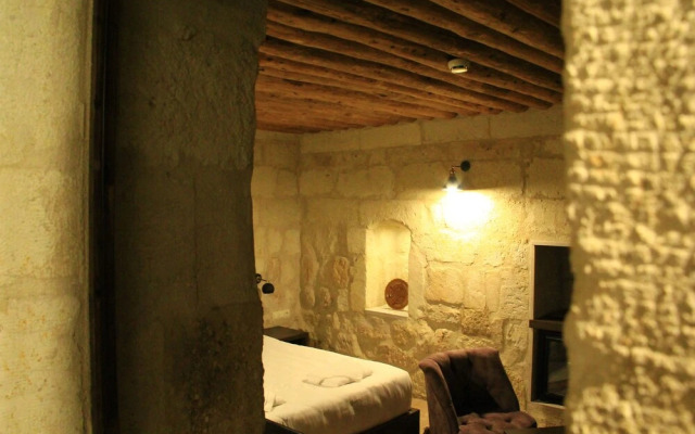 Tafana Cave & Stone Lodge