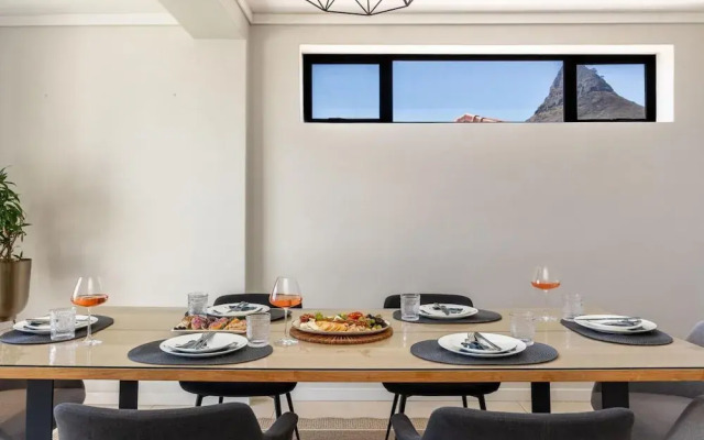 Camps Bay Nest - Townhouse With Ocean Views
