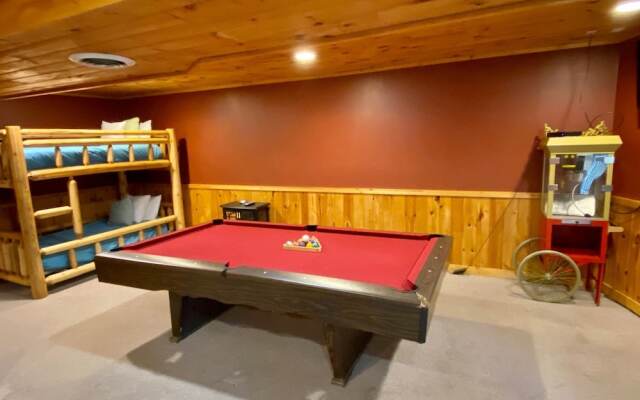 Million Dollar View - Four Bedroom Cabin