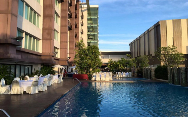 Sunee Grand Hotel and Convention Center