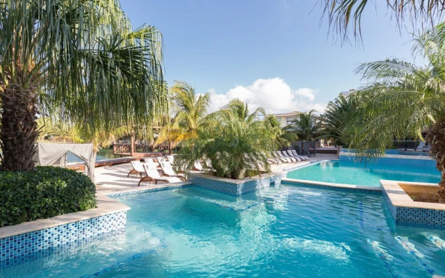 Modern Holiday Home Near Mambo Beach in Willemstad