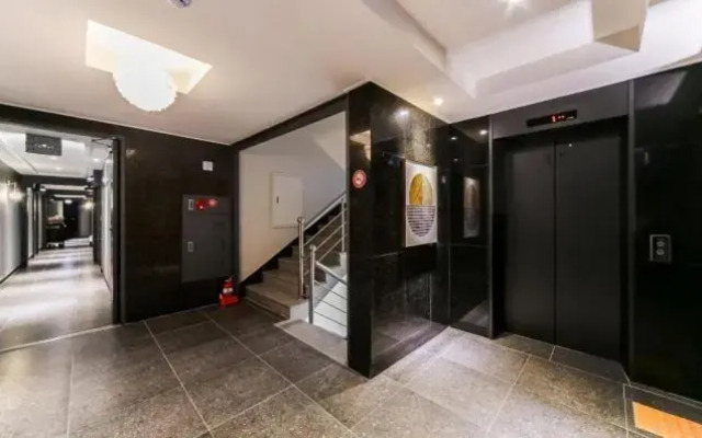 Hotel French Code