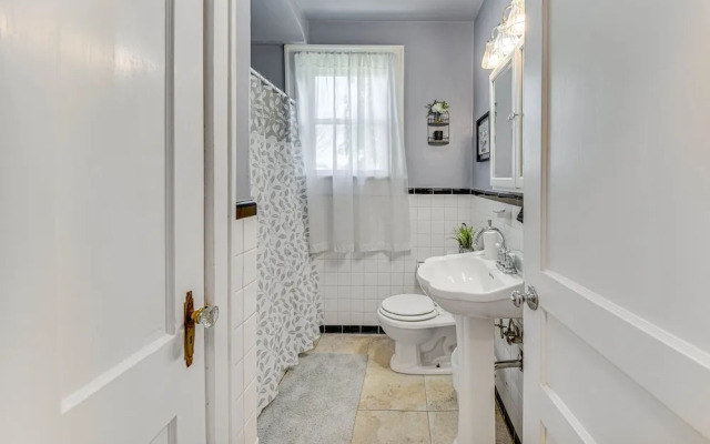 Charming Smithfield House: Walk to Downtown!