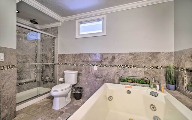 Lakefront Poconos Vacation Rental w/ Deck