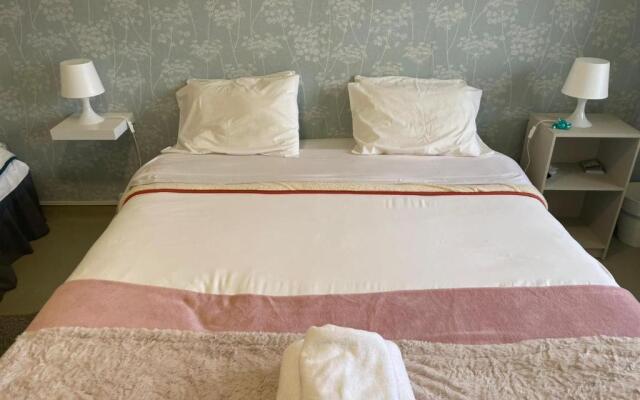 Liber Guest House - Hostel