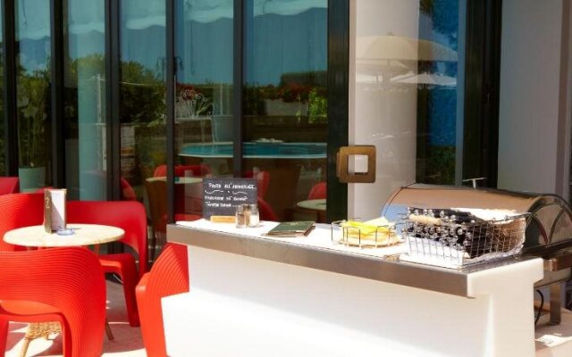Ruhl Beach Hotel