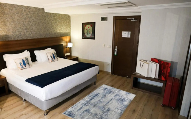 Rhiss Hotel Bostanci