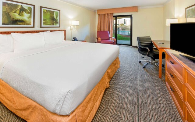 La Quinta Inn & Suites by Wyndham Ft Lauderdale Cypress Cr