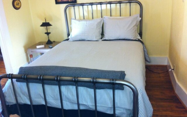 Brooks House Suites