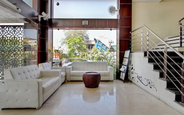 Hotel Broadway by OYO Rooms