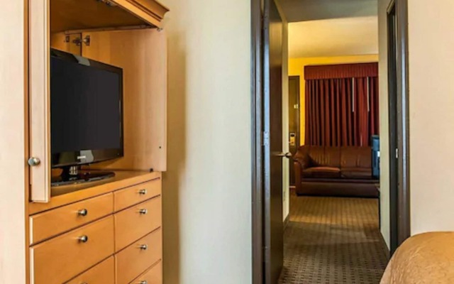 Quality Inn & Suites Shelbyville I-74