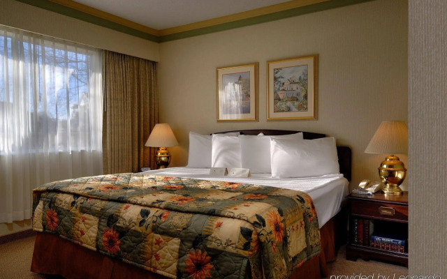Royal Scot Hotel & Suites