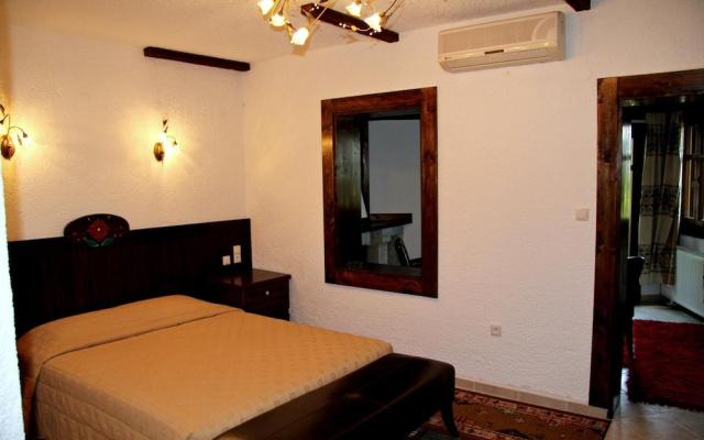 Taxiarches Hotel