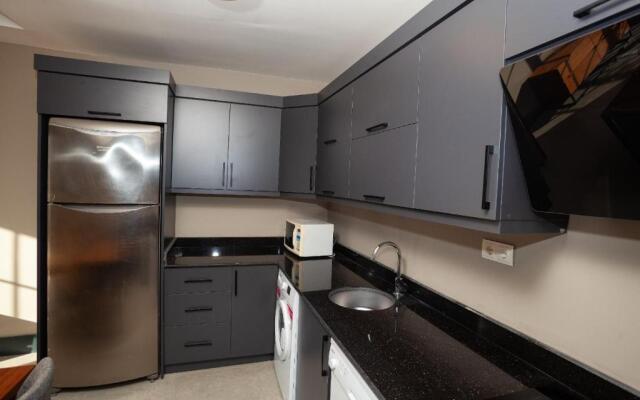 1 Room, Luxury shared pool apartment