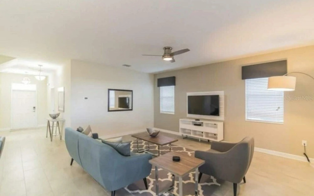 8912 Amazing Spacious Home