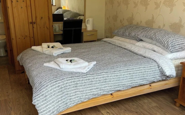 Rooms at the Huntsman Inn