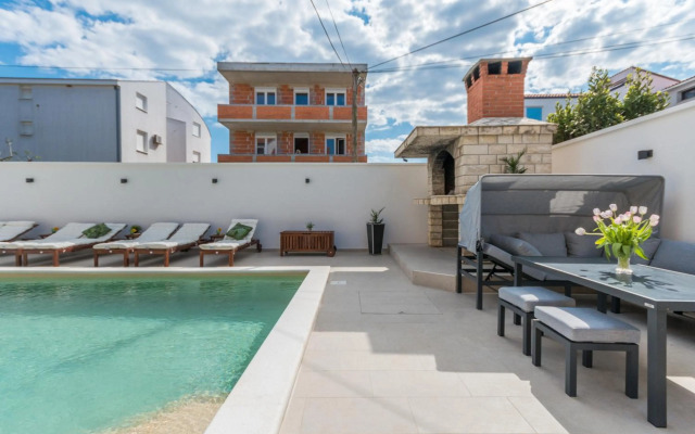 Apartment Jakov with pool