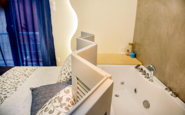 Perfectly located jacuzzi Apt
