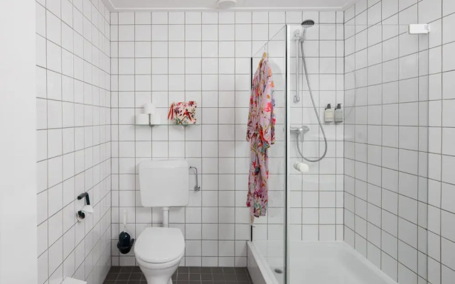 Green White Hotel Restaurant