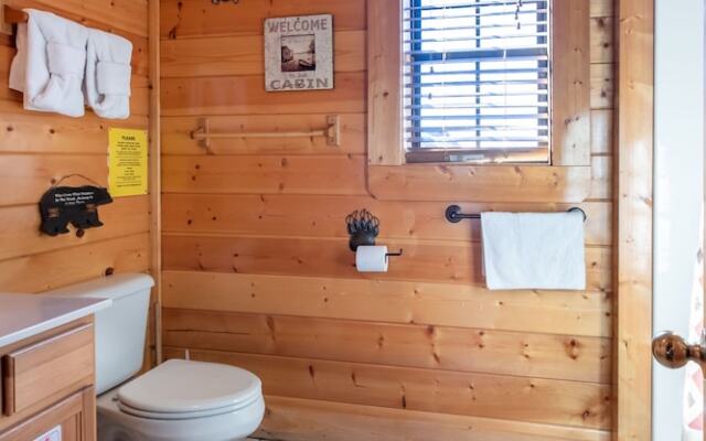 SmokyStays Bears Den Cabin