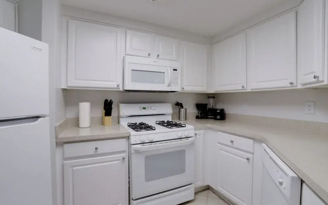 Cozy & Comfortable Condo in Ballston