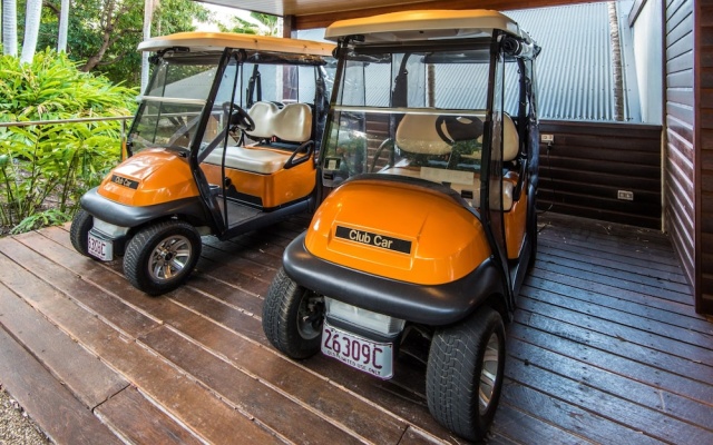 Iluka Luxury House With Ocean Views On Half Acre With Pool And Two Golf Buggies – Outside – Hamilton Island