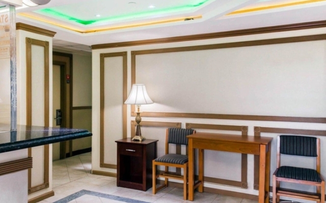 Huska Plaza Hotel