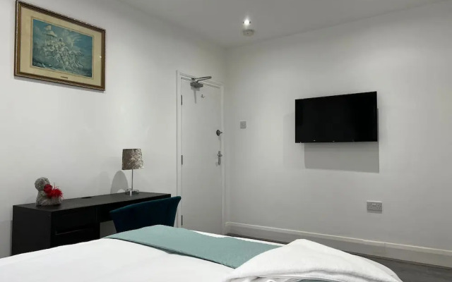 Inviting 2-bed Apartment in Ilford