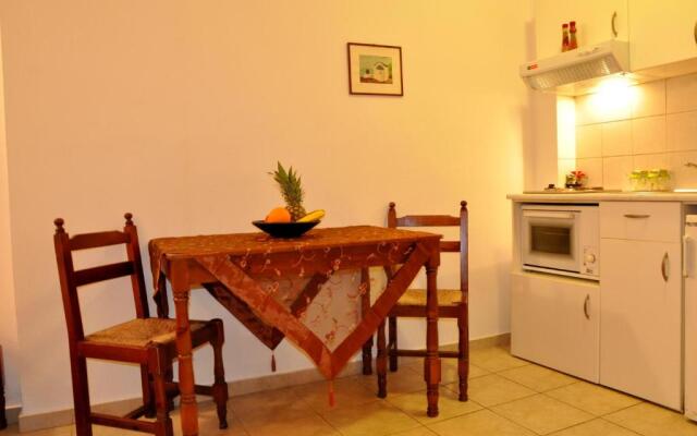 Haris Apartments