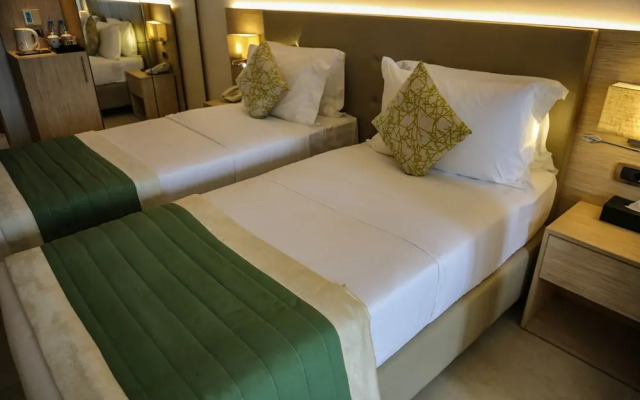 Platinum Cocotiers Hotel