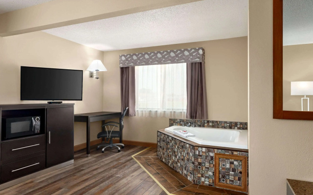 Super 8 by Wyndham Chillicothe