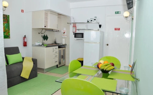 Sunny Apartment with pool by the sea