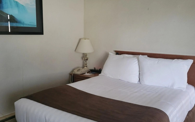 Travelodge by Wyndham Niagara Falls at the Falls