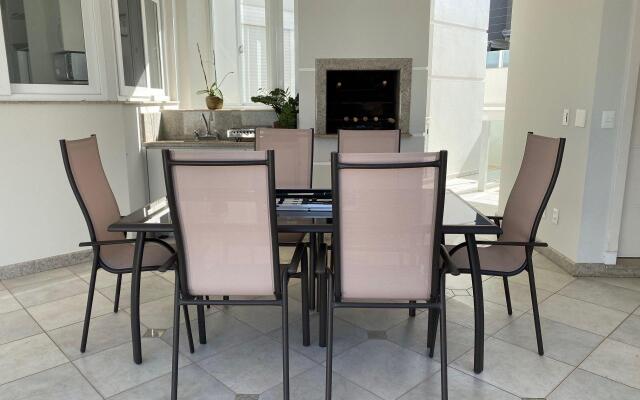 Casa Térrea 3 suítes Piscina Jurere Internacional