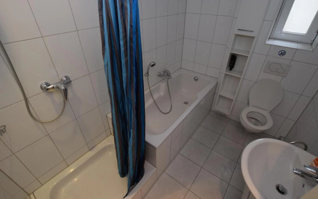 AB Apartment 25