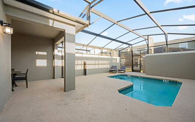 Modern townhome with private pool near Disney