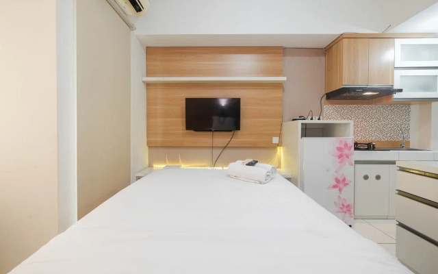Modern Studio with Great Lake View at Springlake Summarecon Apartment – Guest Rooms – Bekasi